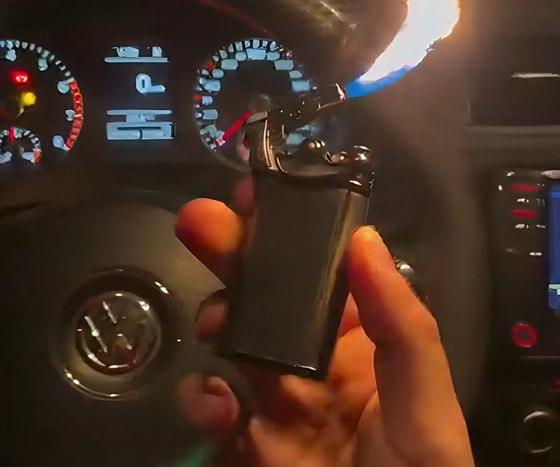 The Royal pistol Heavy Lighter