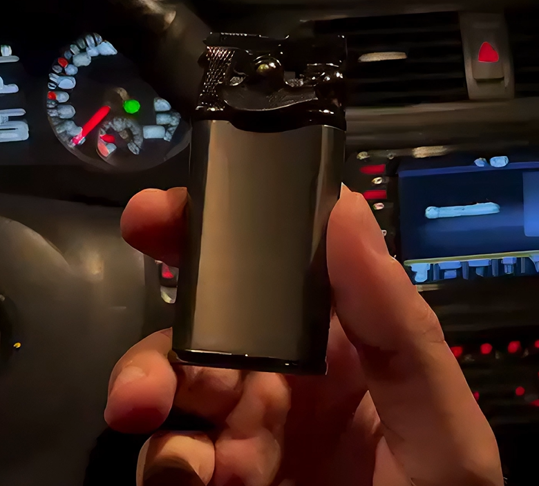 The Royal pistol Heavy Lighter